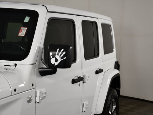 Used 2020 Jeep Wrangler Unlimited Sahara AWD/4WD image 13