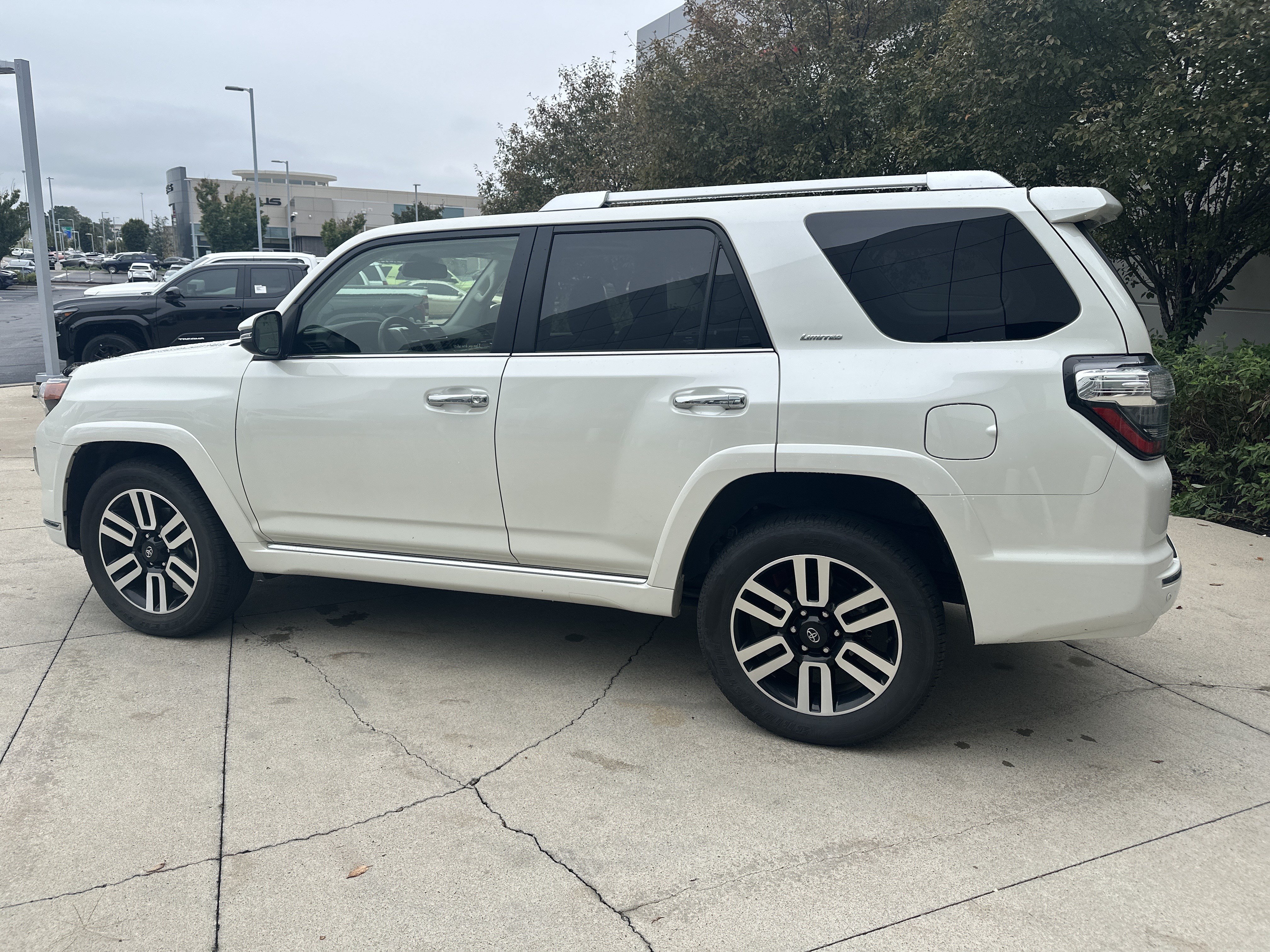 Used 2023 Toyota 4Runner Limited AWD/4WD image 9