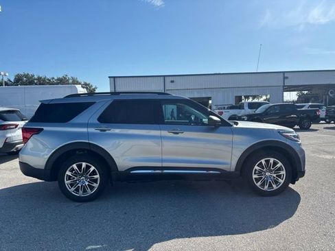 Used 2025 Ford Explorer Active w/ Active Comfort Package AWD/4WD image 4