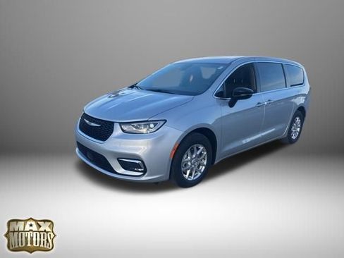 New 2026 Chrysler Pacifica Select image 3