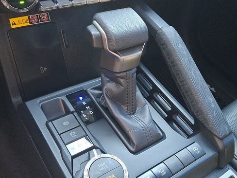 Used 2025 Toyota Tacoma Limited AWD/4WD image 16