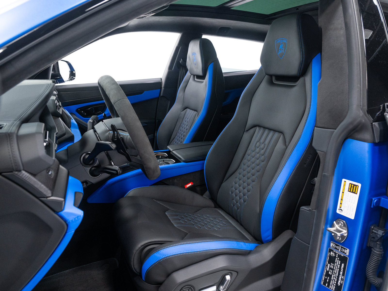 Used 2025 Lamborghini Urus SE AWD/4WD image 43