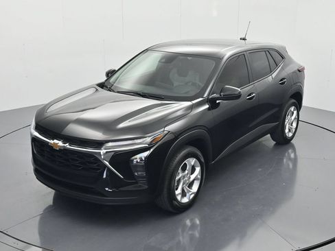 New 2026 Chevrolet Trax LS w/ LS Convenience Package FWD image 28