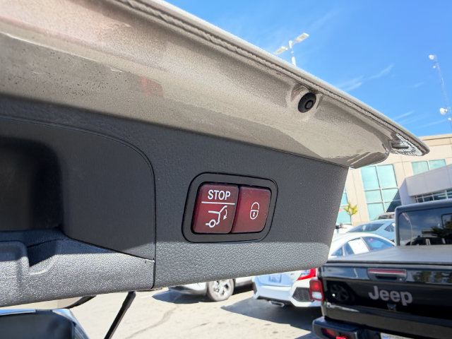 Used 2021 Mercedes-Benz GLC 300 w/ Premium Package image 29