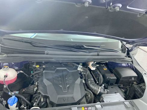 Used 2024 Kia Carnival LX image 18