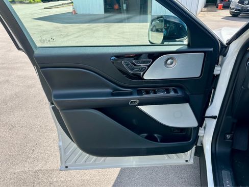Used 2023 Lincoln Aviator Reserve w/ Equipment Group 201A RWD image 10