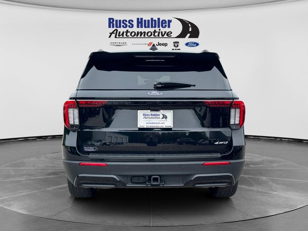 Used 2025 Ford Explorer ST-Line w/ ST-Line Street Pack AWD/4WD image 4