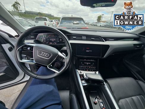Used 2021 Audi e-tron Prestige w/ Prestige Package image 33