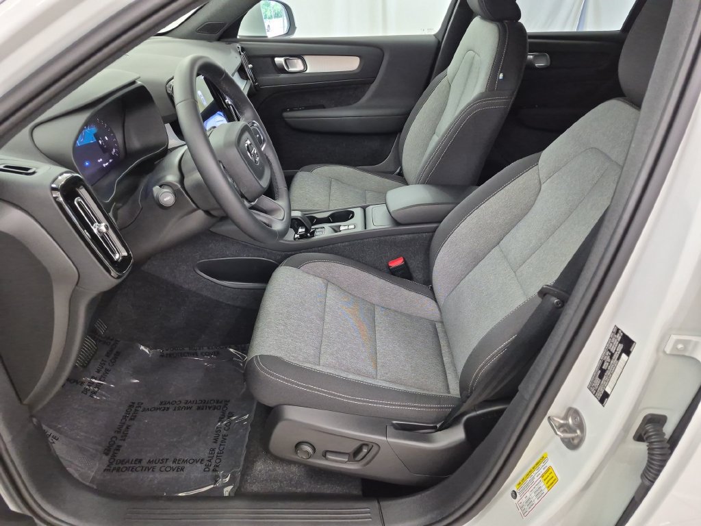 Used 2025 Volvo XC40 B5 Core AWD/4WD image 14