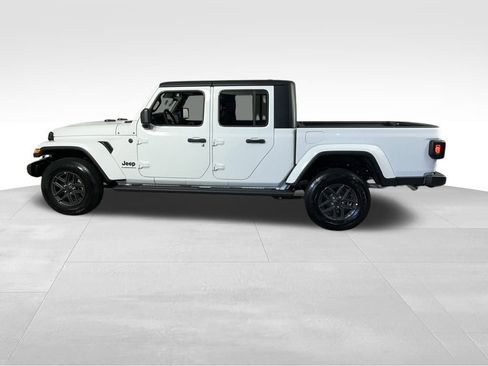 Used 2024 Jeep Gladiator Sport image 4