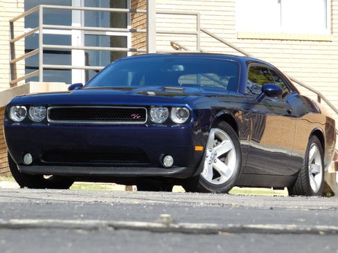 Used 2014 Dodge Challenger R/T image 2