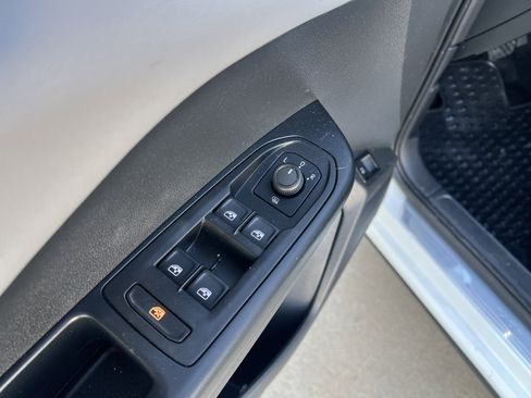 Certified 2023 Volkswagen Taos SE w/ Panoramic Sunroof Package image 14