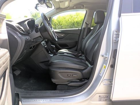 Used 2022 Buick Encore Preferred w/ Safety Package FWD image 9