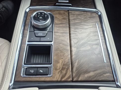 Used 2018 Ford Expedition Platinum RWD image 31