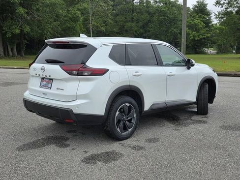 Used 2024 Nissan Rogue SV AWD/4WD image 5