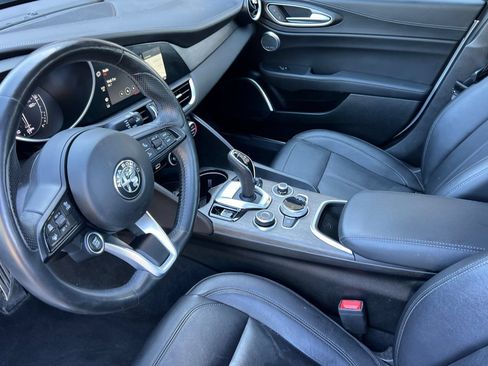 Used 2022 Alfa Romeo Giulia Ti RWD image 10