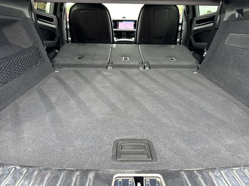 Used 2024 Porsche Cayenne Coupe image 34