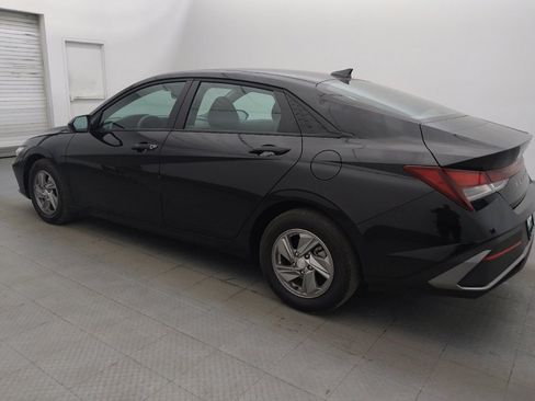 Used 2025 Hyundai Elantra SE FWD image 3