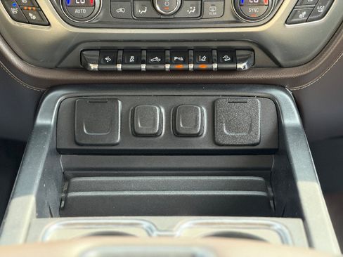 Used 2015 Chevrolet Silverado 1500 LTZ Z71 w/ LTZ Plus Package AWD/4WD image 13