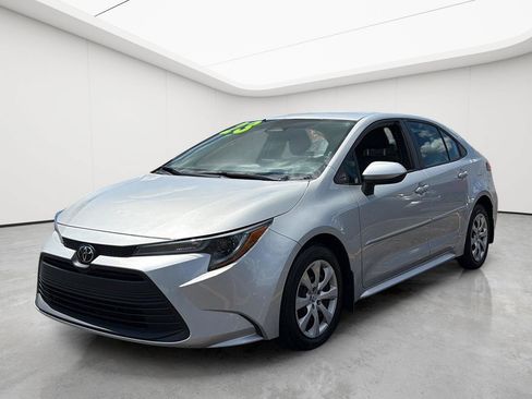 Used 2023 Toyota Corolla LE w/ Carpet Mat Package (TMS) FWD image 3