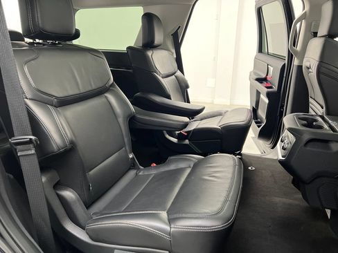 Used 2025 Ford Expedition Platinum AWD/4WD image 18