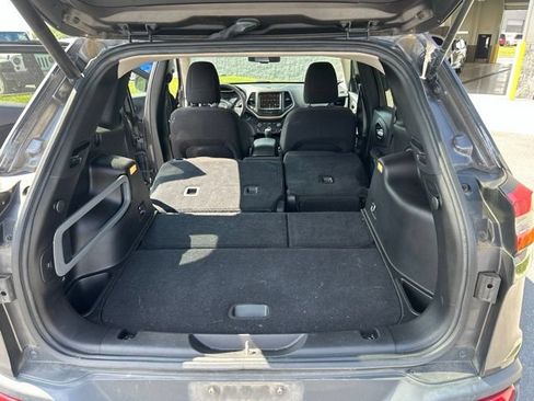 Used 2016 Jeep Cherokee Latitude w/ Comfort/Convenience Group AWD/4WD image 11