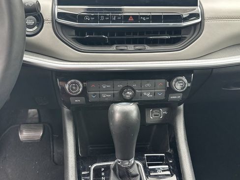 Used 2025 Jeep Compass Limited w/ Elite Group AWD/4WD image 24