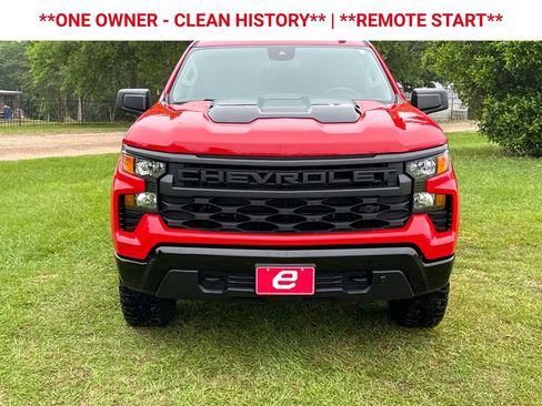 Used 2025 Chevrolet Silverado 1500 Custom Trail Boss w/ Dark Appearance Package AWD/4WD image 2