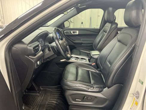 Used 2020 Ford Explorer XLT w/ Equipment Group 202A AWD/4WD image 21