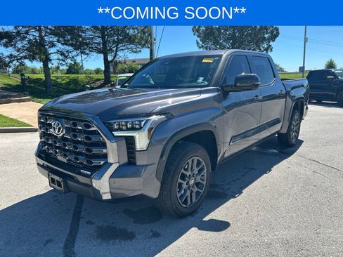 Used 2025 Toyota Tundra Platinum AWD/4WD image 1