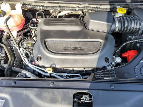 Used 2023 Chrysler Pacifica Limited image 23