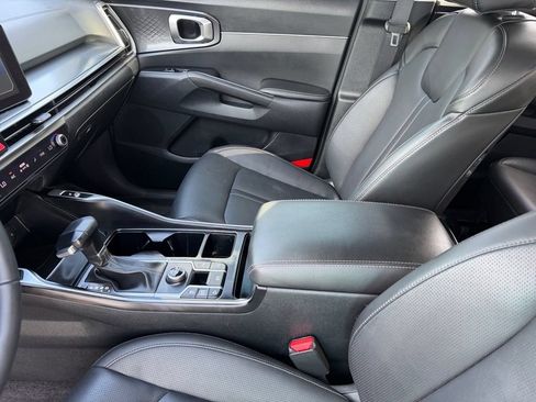 Used 2025 Kia Sorento EX w/ Panoramic Sunroof Package FWD image 12