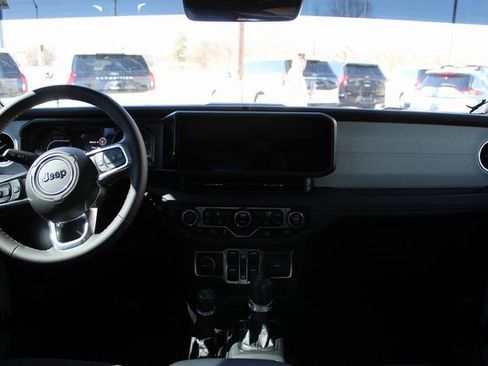 Used 2024 Jeep Wrangler Sahara w/ Technology Group image 27