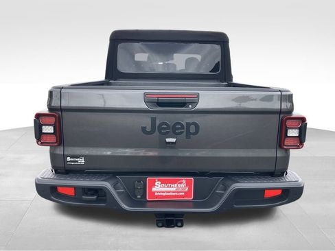 New 2025 Jeep Gladiator Sport image 4