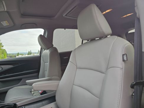 Used 2020 Honda Pilot Touring image 23