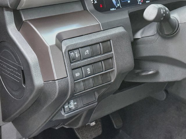 Used 2025 Toyota Tacoma SR5 AWD/4WD image 10