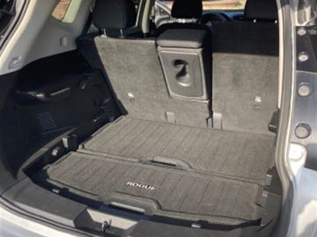 Used 2019 Nissan Rogue SV FWD image 17