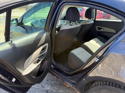 Used 2015 Chevrolet Cruze LS image 10