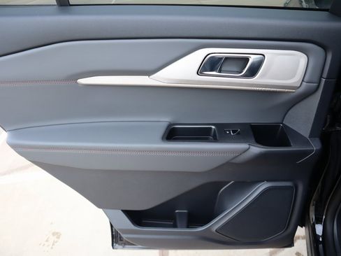 New 2025 Ford Explorer Active w/ Active Comfort Package image 20