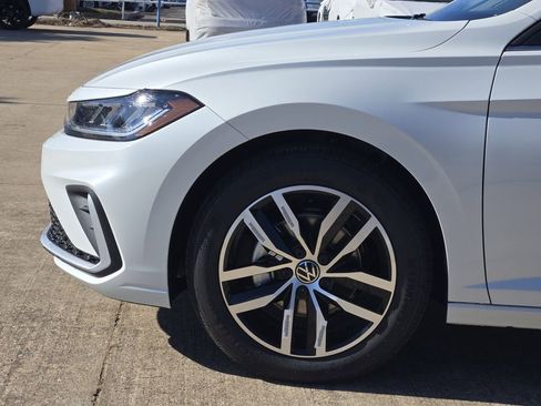 New 2026 Volkswagen Jetta SE image 5