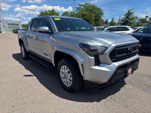 Used 2025 Toyota Tacoma SR5 AWD/4WD image 10