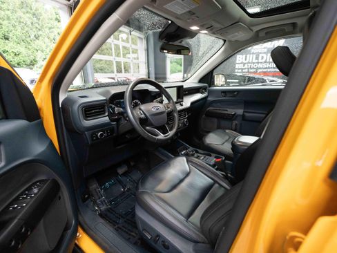 Used 2023 Ford Maverick Lariat w/ Lariat Luxury Package FWD image 8