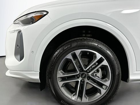 New 2026 Audi Q5 Premium image 11