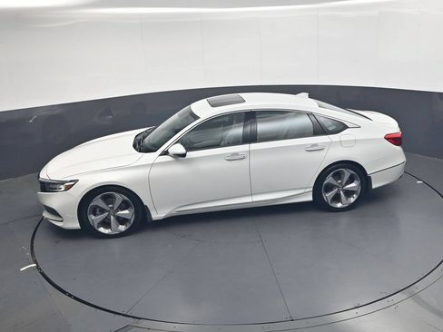 Used 2018 Honda Accord Touring image 23