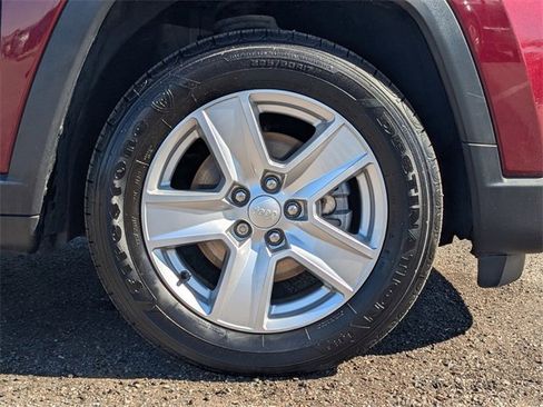 Used 2022 Jeep Compass Latitude image 13