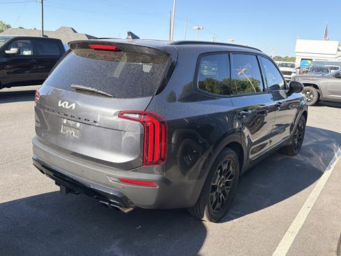 Used 2022 Kia Telluride SX w/ SX Prestige Package image 4