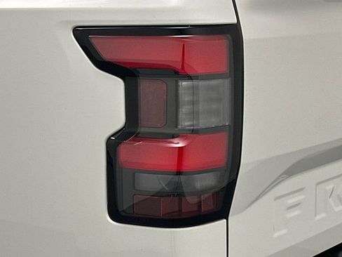 Used 2025 Nissan Frontier SV w/ SV Convenience Package image 22