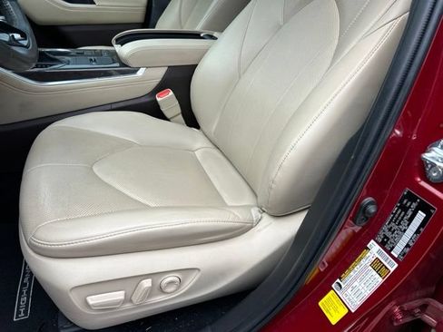 Used 2022 Toyota Highlander Limited FWD image 15