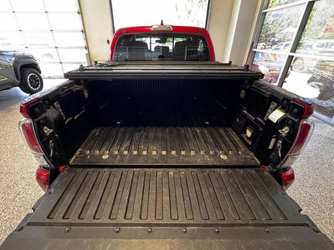 Used 2020 Toyota Tacoma TRD Off-Road w/ Technology Package AWD/4WD image 57