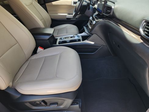 Used 2023 Ford Explorer Limited AWD/4WD image 17